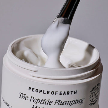 Exosomes and oligopeptides team up for superior age support to boost skin's resiliency and bounce.